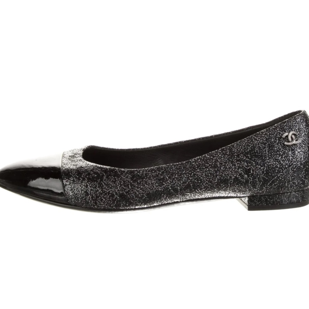 CHANEL Black and Silver Interlocking CC Logo Flats